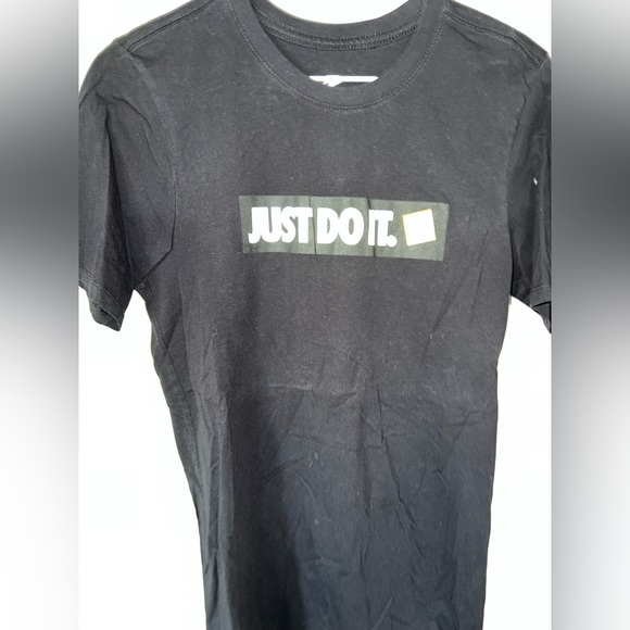 Nike shirt - Picture 1 of 3